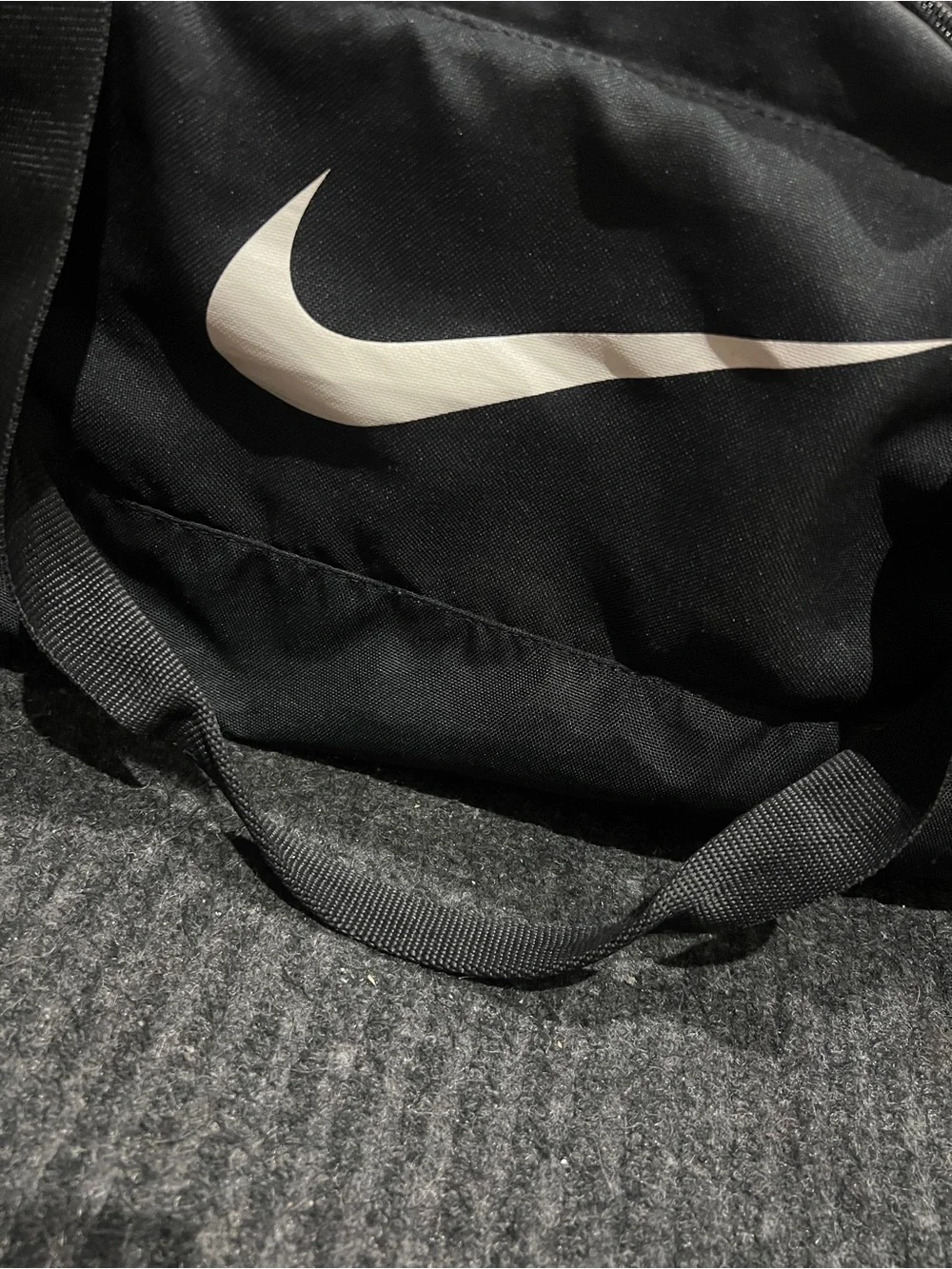 Nike Black Duffle Gym Travel Carry On Bag Weekend Sports Adjustable Strap